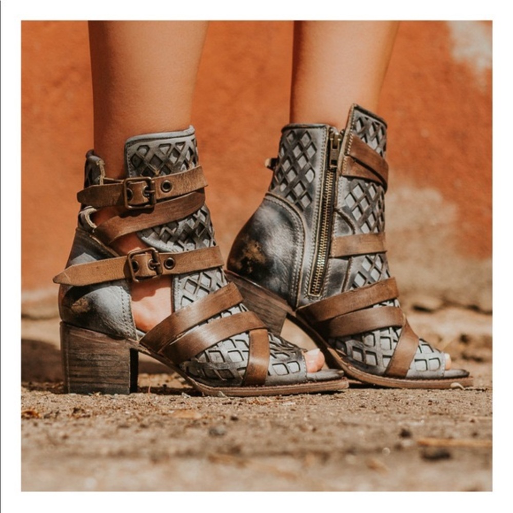 Freebird Chelsey size 9 EUC